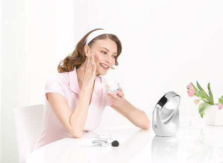 Косметическое зеркало с подсветкой Beurer BS 49